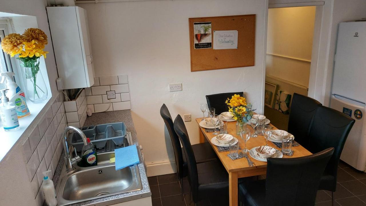 Gillings Villa -Perfect For Long & Short Stays Gillingham  Exterior photo