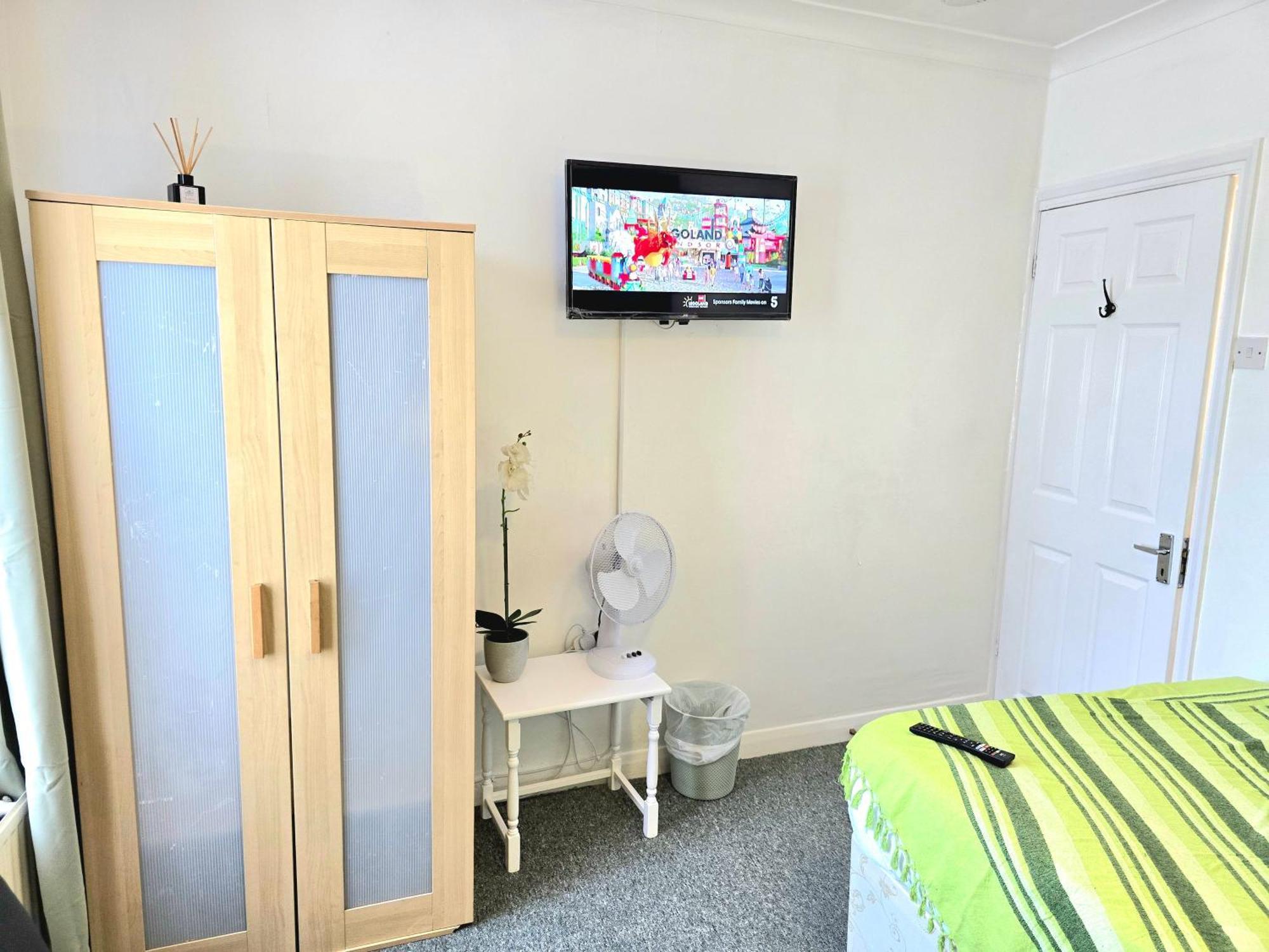 Gillings Villa -Perfect For Long & Short Stays Gillingham  Exterior photo